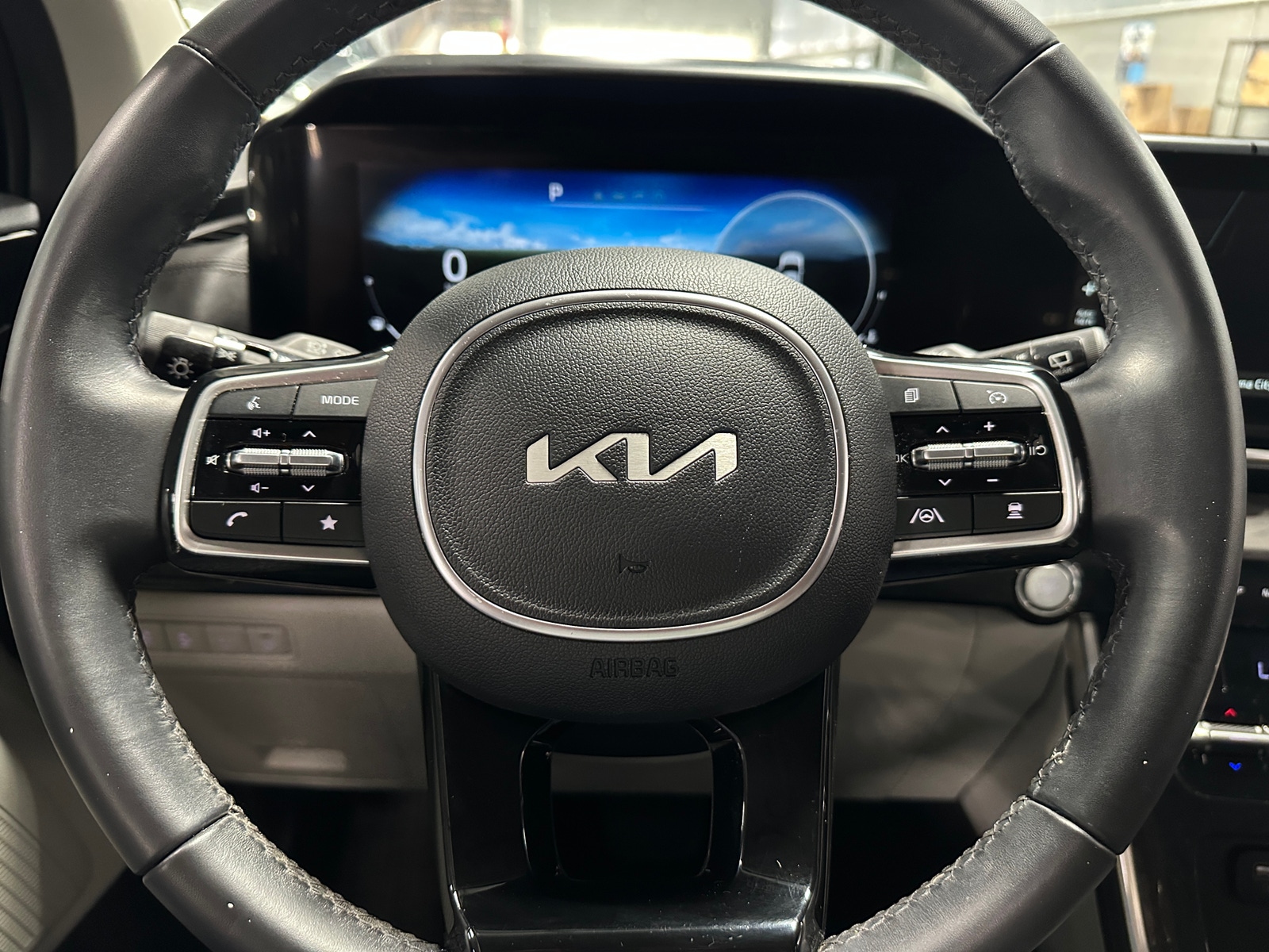 Thumbnail: 2023 Kia Carnival - 4