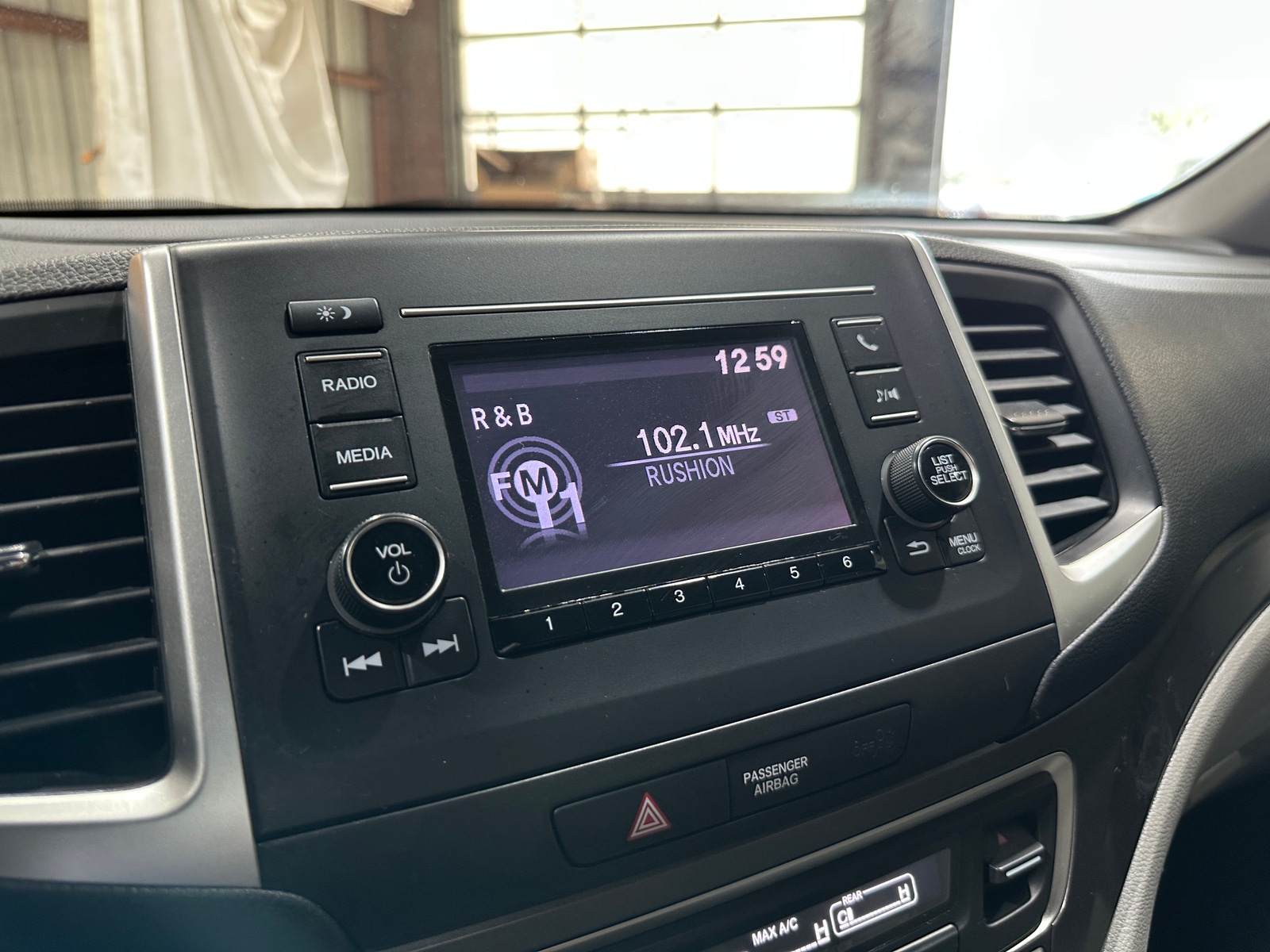 Thumbnail: 2017 Honda Pilot - 4