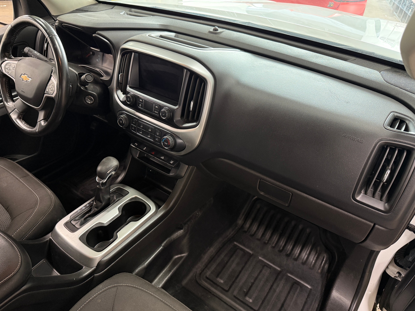 Thumbnail: 2022 Chevrolet Colorado - 3
