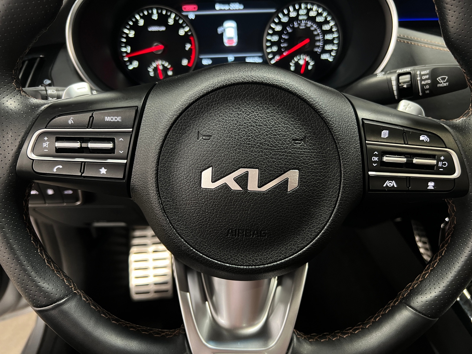 Thumbnail: 2023 Kia Stinger - 4