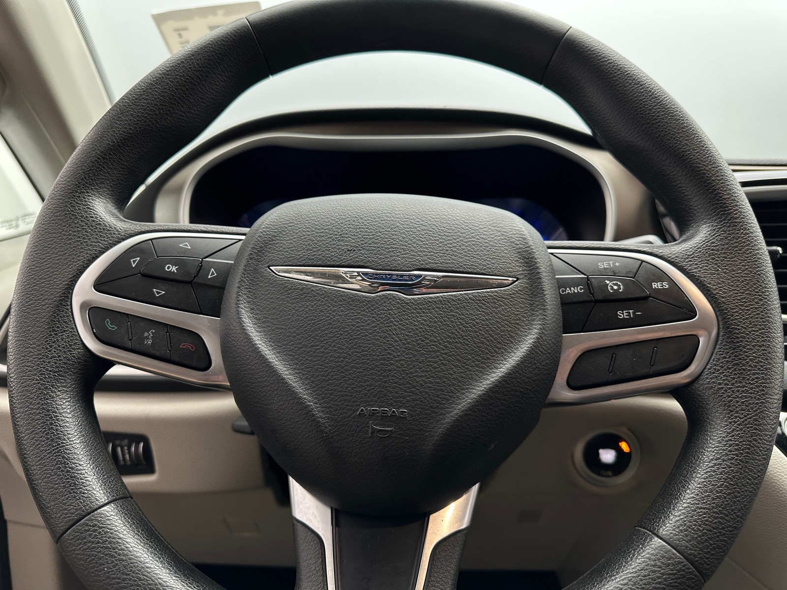 Thumbnail: 2017 Chrysler Pacifica - 5
