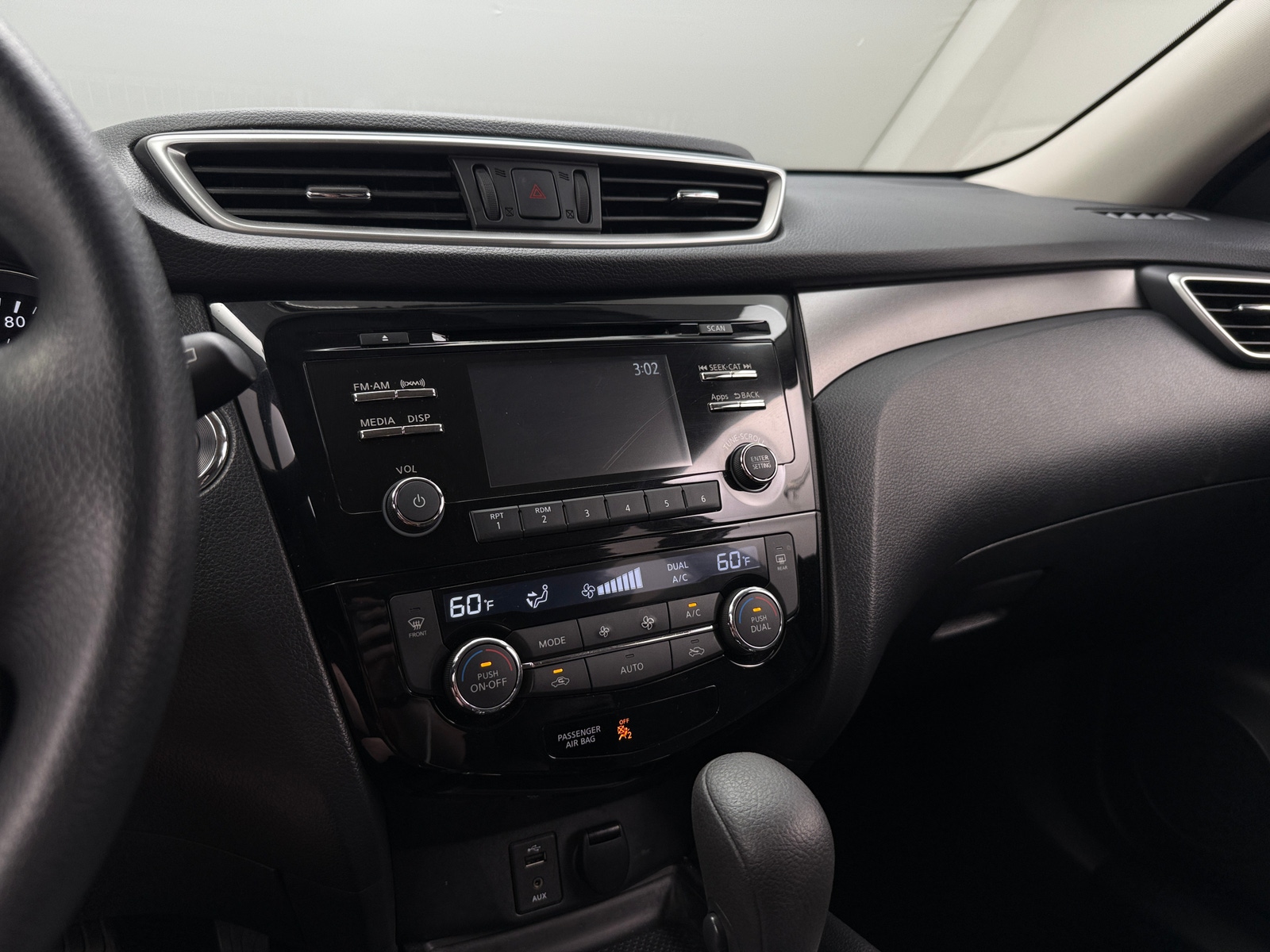 Thumbnail: 2016 Nissan Rogue - 4