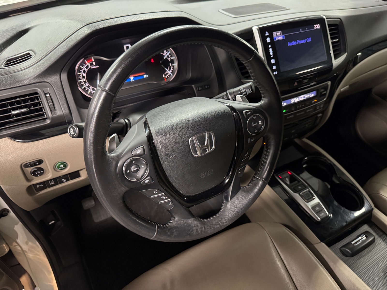 Thumbnail: 2017 Honda Pilot - 4