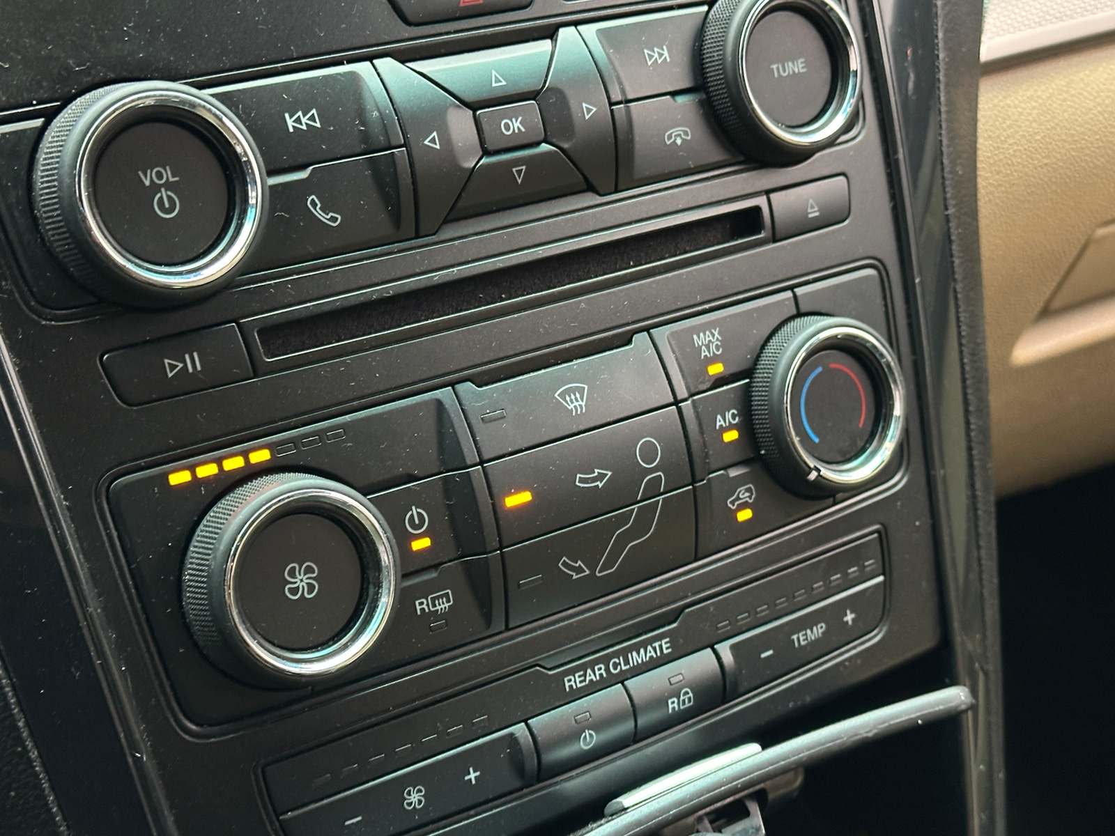 Thumbnail: 2016 Ford Explorer - 4