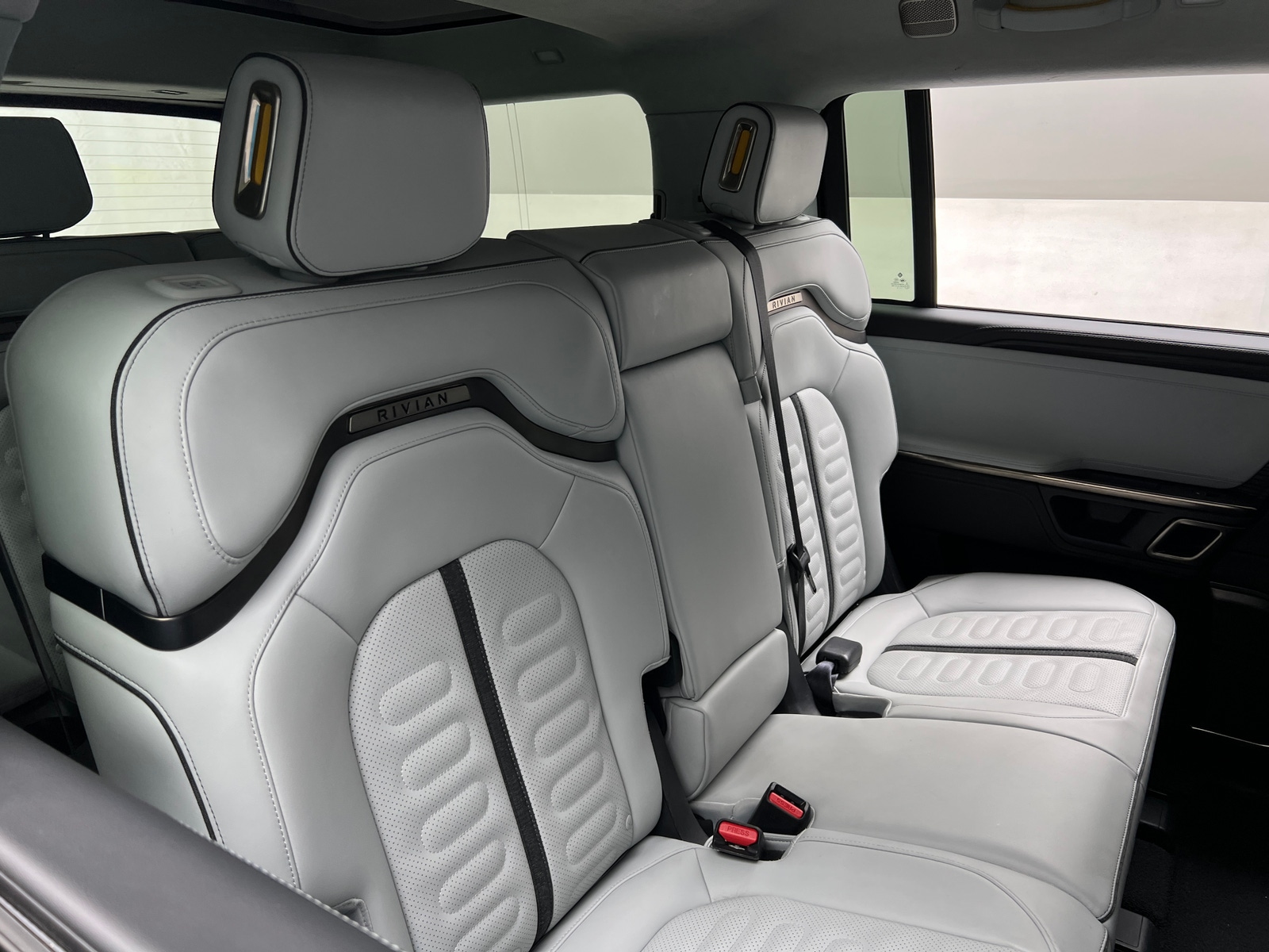 Thumbnail: 2023 Rivian R1S - 5