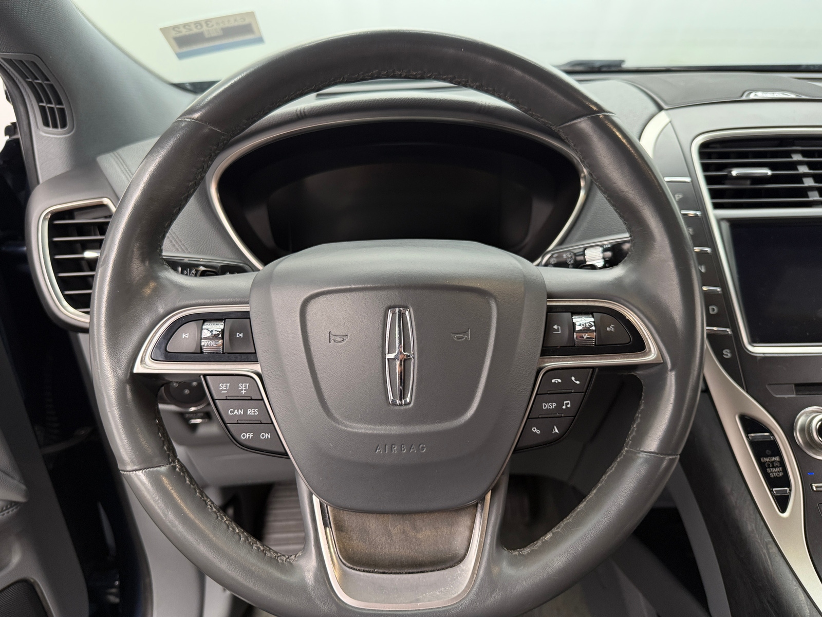 Thumbnail: 2019 Lincoln Nautilus - 4