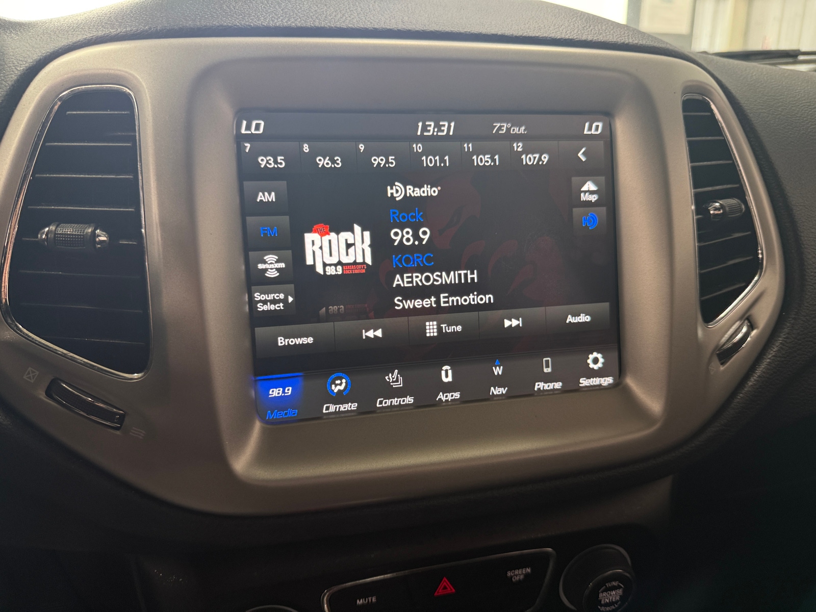 Thumbnail: 2021 Jeep Compass - 3