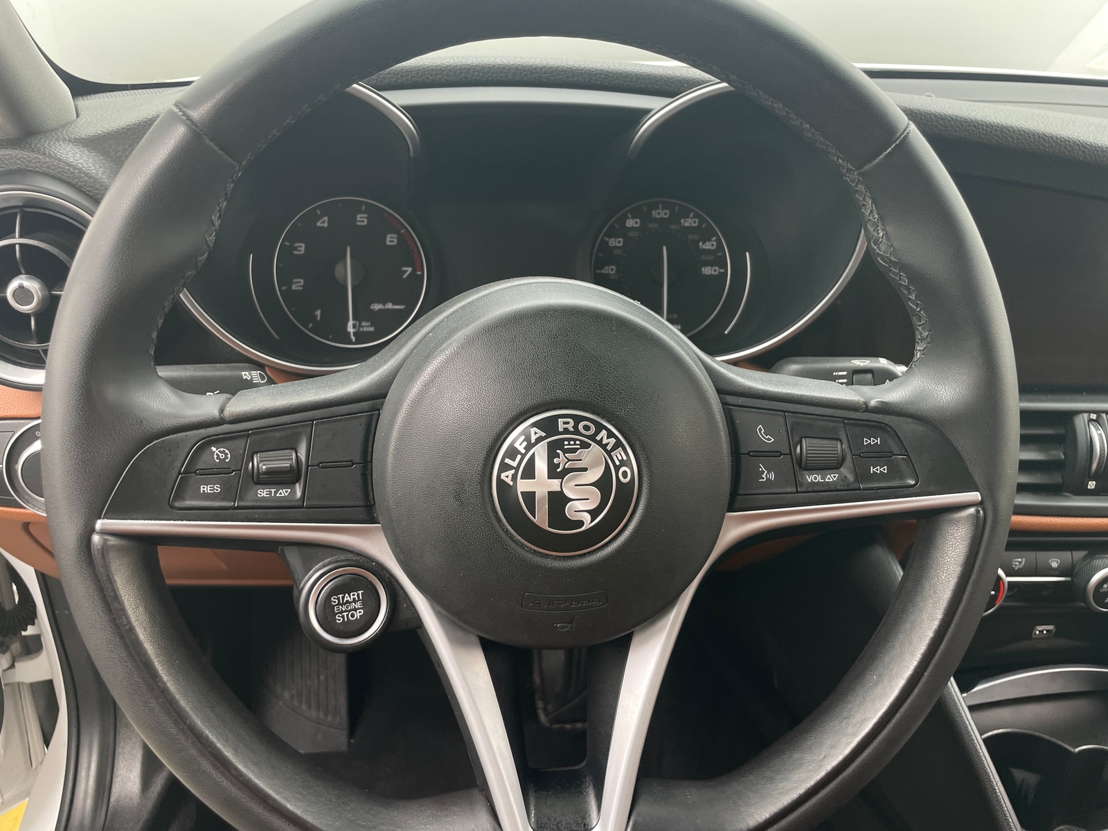 Thumbnail: 2019 Alfa Romeo Giulia - 4