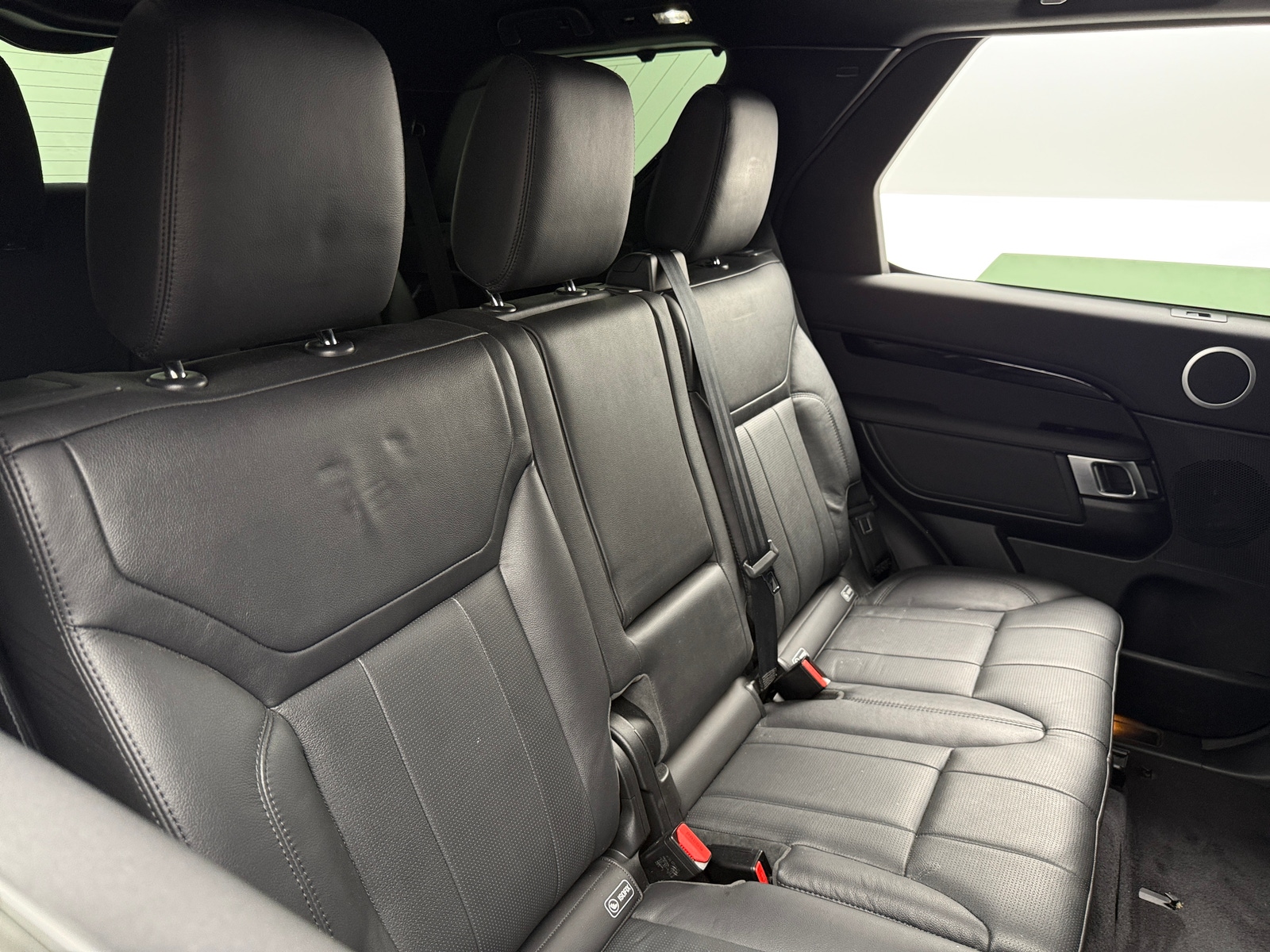 Thumbnail: 2020 Land Rover Discovery - 5