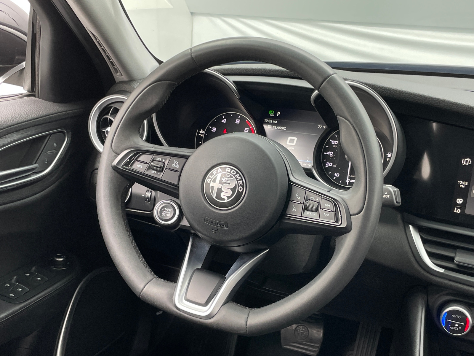Thumbnail: 2021 Alfa Romeo Giulia - 4