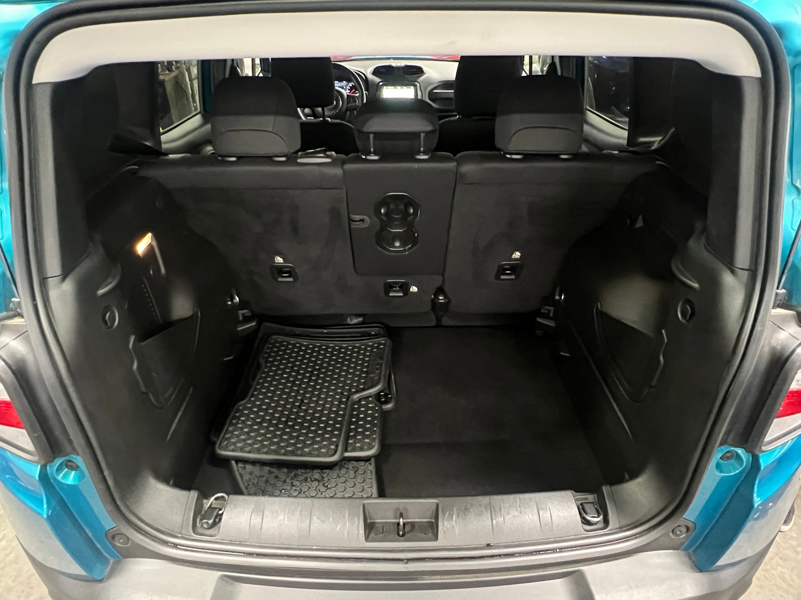 Thumbnail: 2022 Jeep Renegade - 7