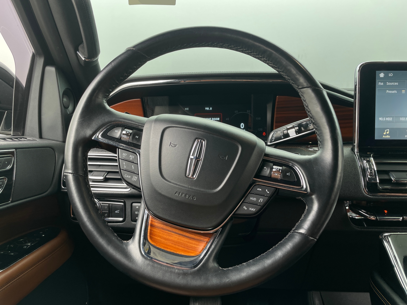 Thumbnail: 2019 Lincoln Navigator - 4