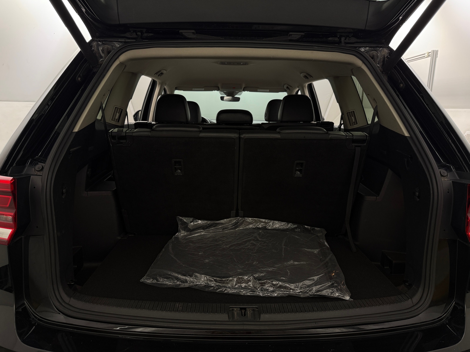 Thumbnail: 2018 Volkswagen Atlas - 6