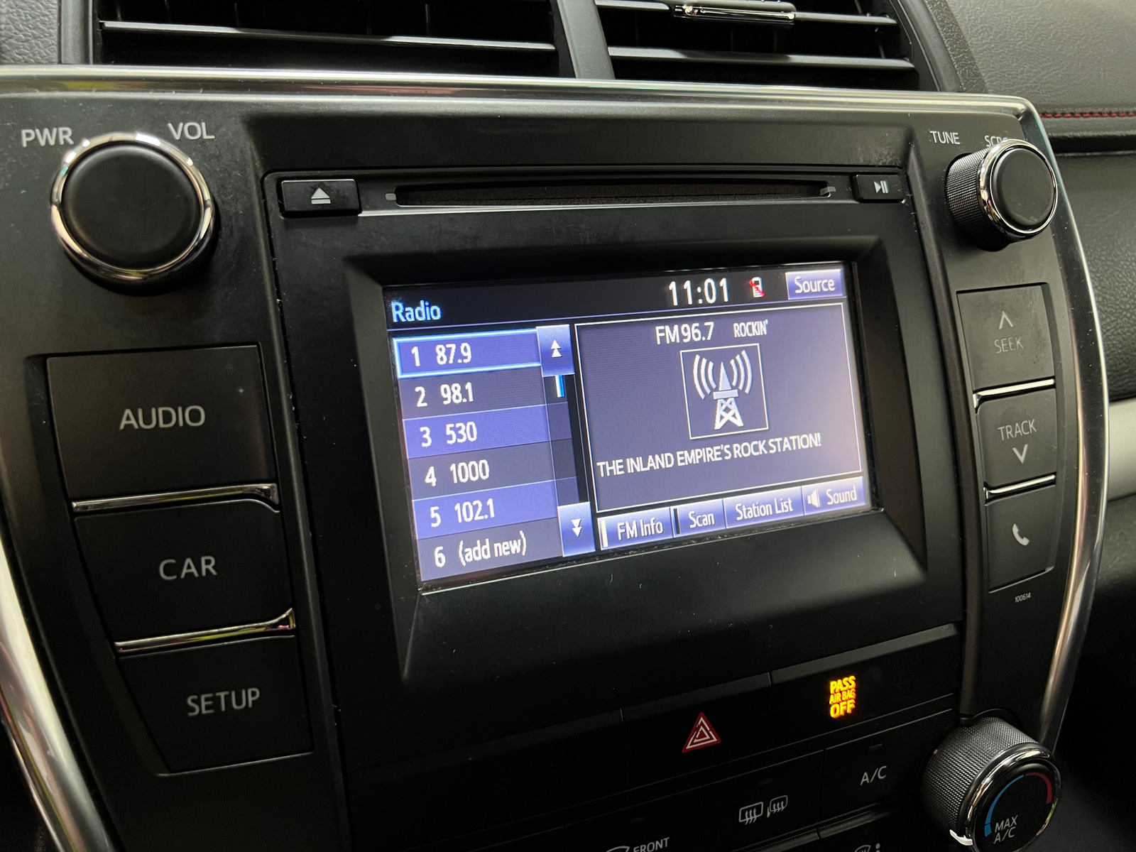 Thumbnail: 2017 Toyota Camry - 4