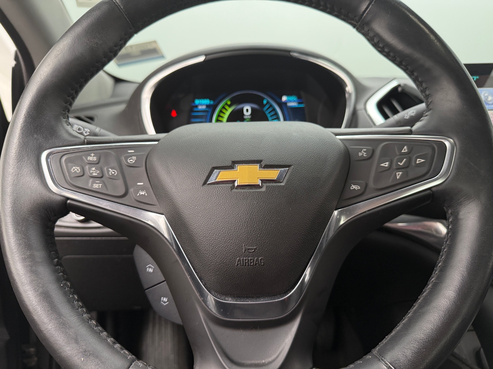 Thumbnail: 2017 Chevrolet Volt - 4