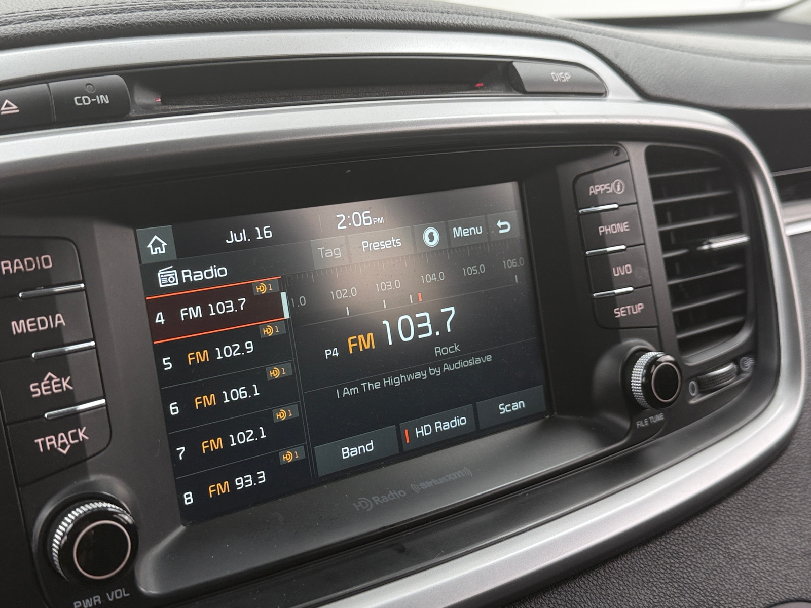 Thumbnail: 2017 Kia Sorento - 4