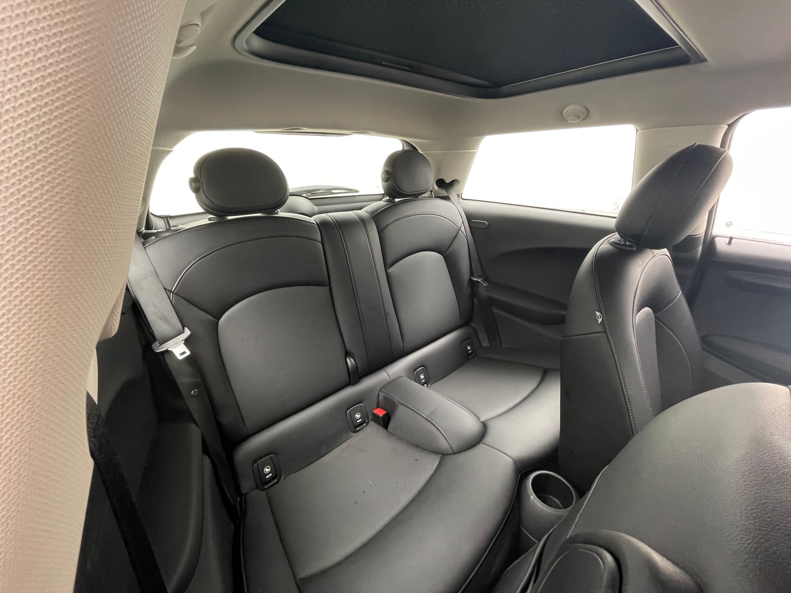 Thumbnail: 2015 MINI Cooper Hardtop - 4