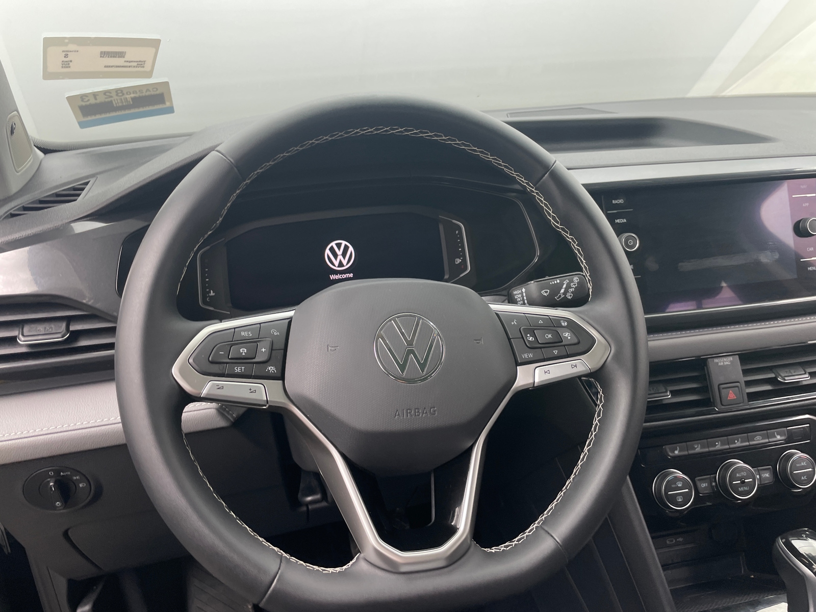 Thumbnail: 2022 Volkswagen Taos - 4