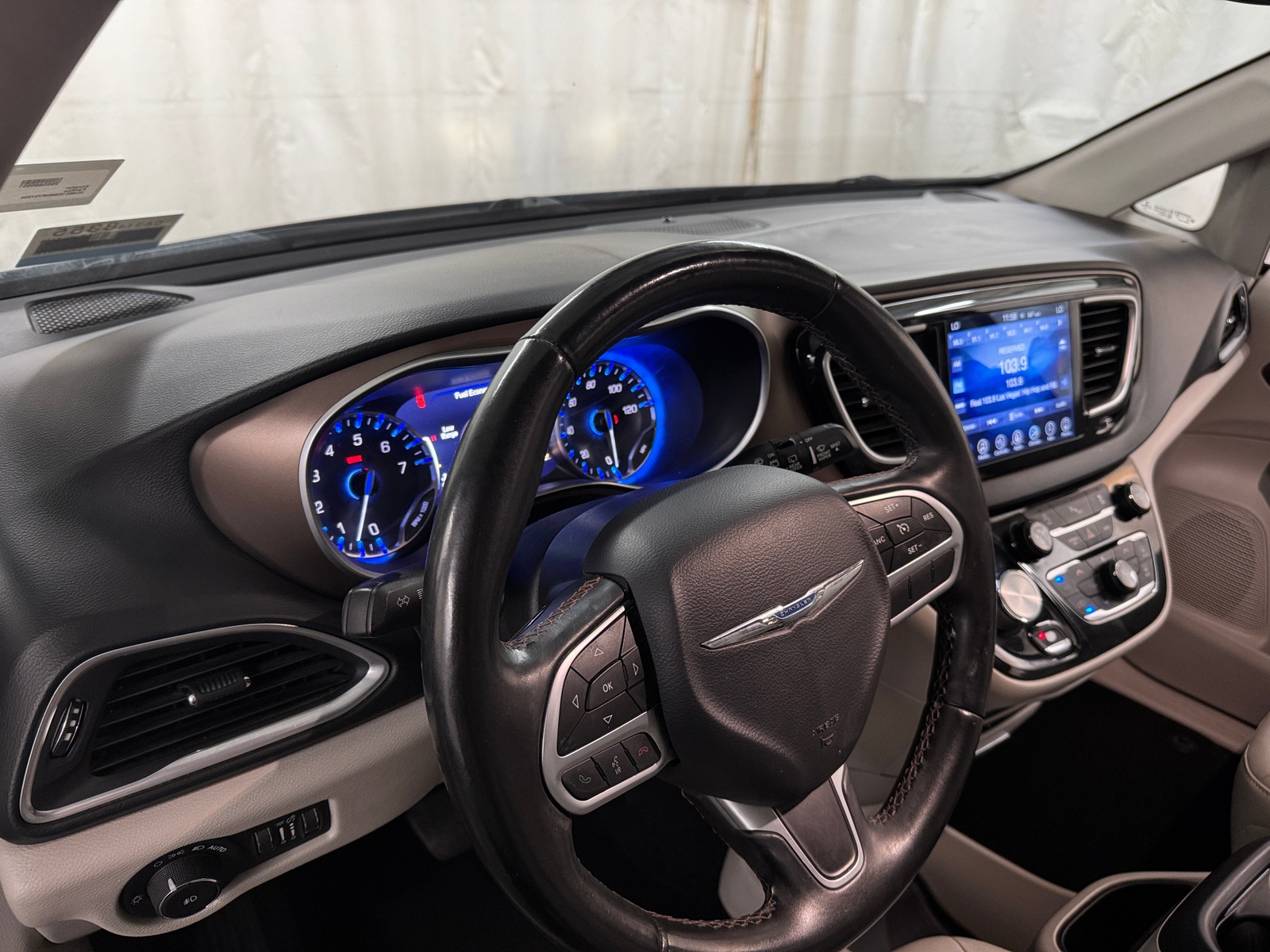 Thumbnail: 2017 Chrysler Pacifica - 2