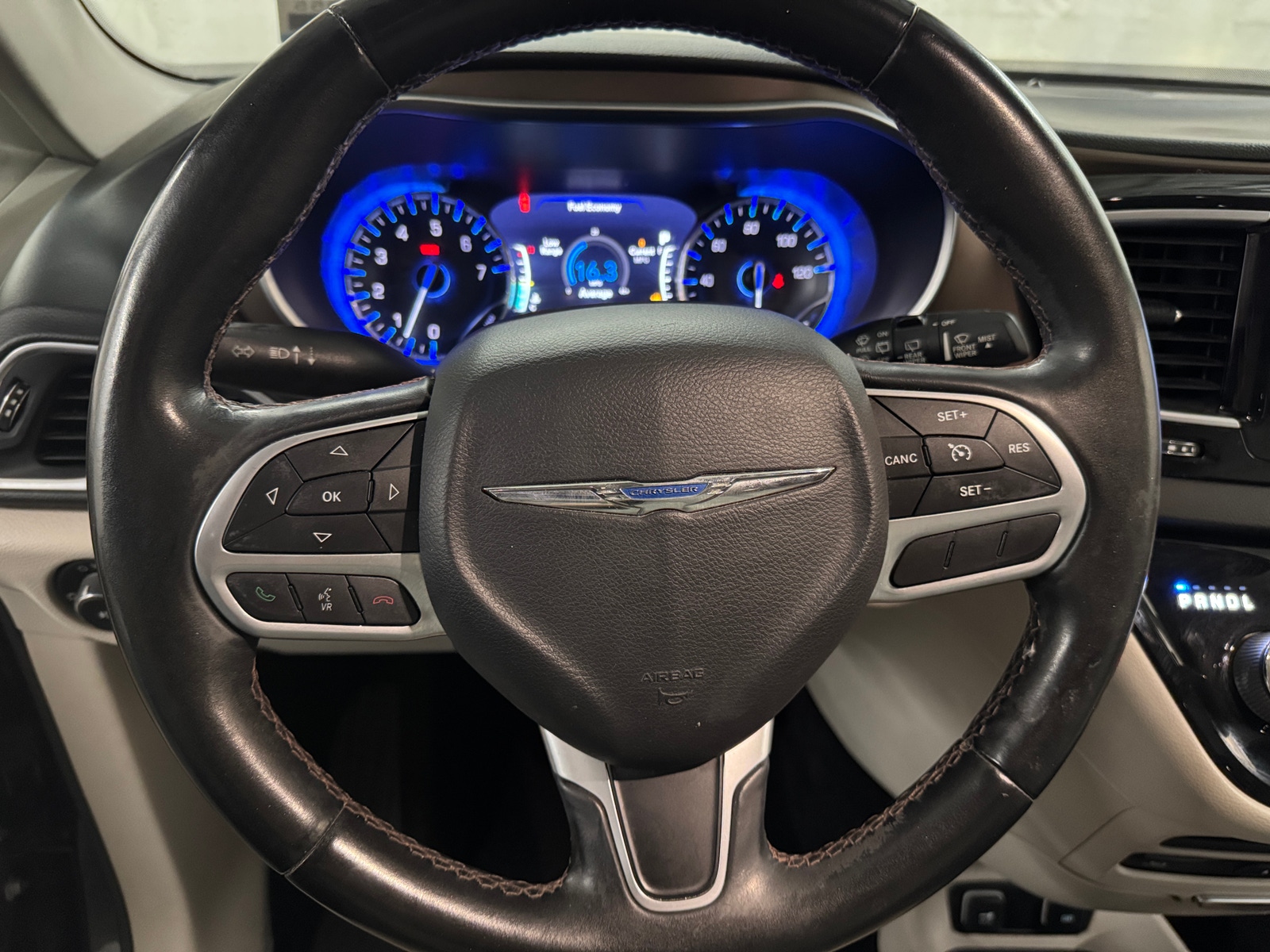 Thumbnail: 2017 Chrysler Pacifica - 4