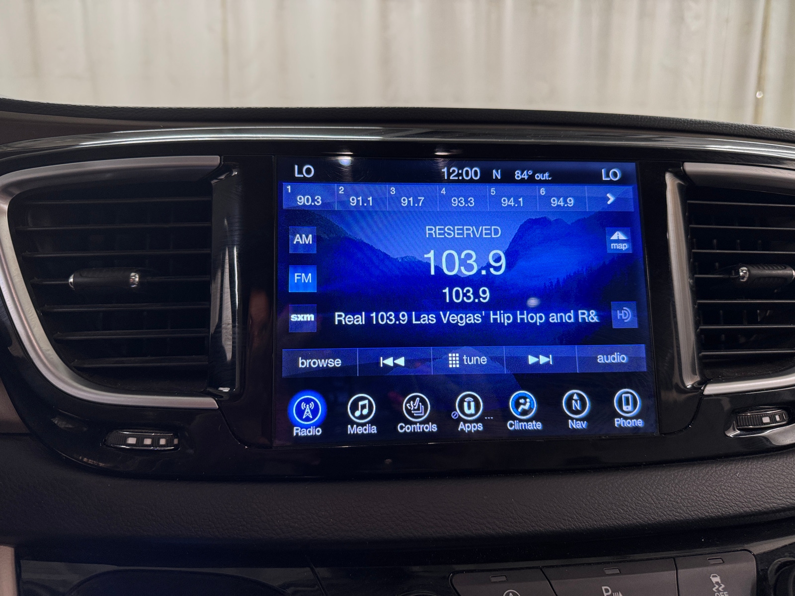 Thumbnail: 2017 Chrysler Pacifica - 3