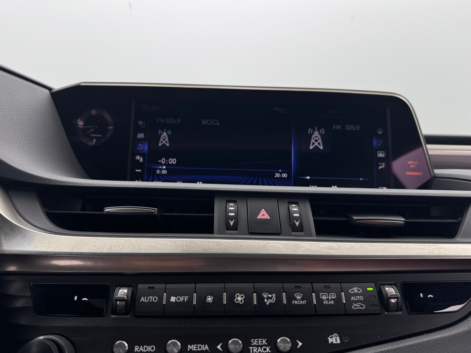 Thumbnail: 2020 Lexus ES - 3