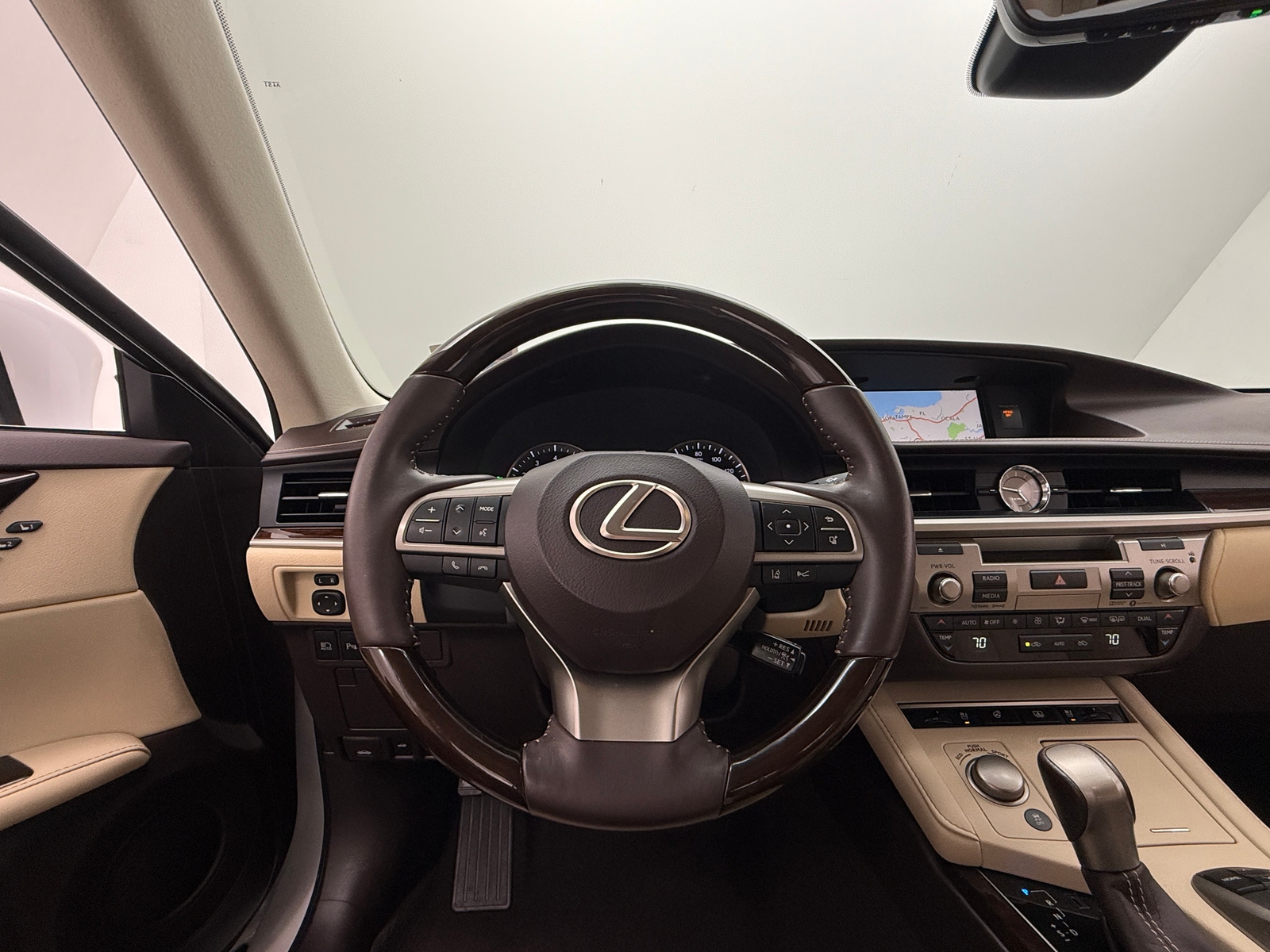 Thumbnail: 2017 Lexus ES - 4