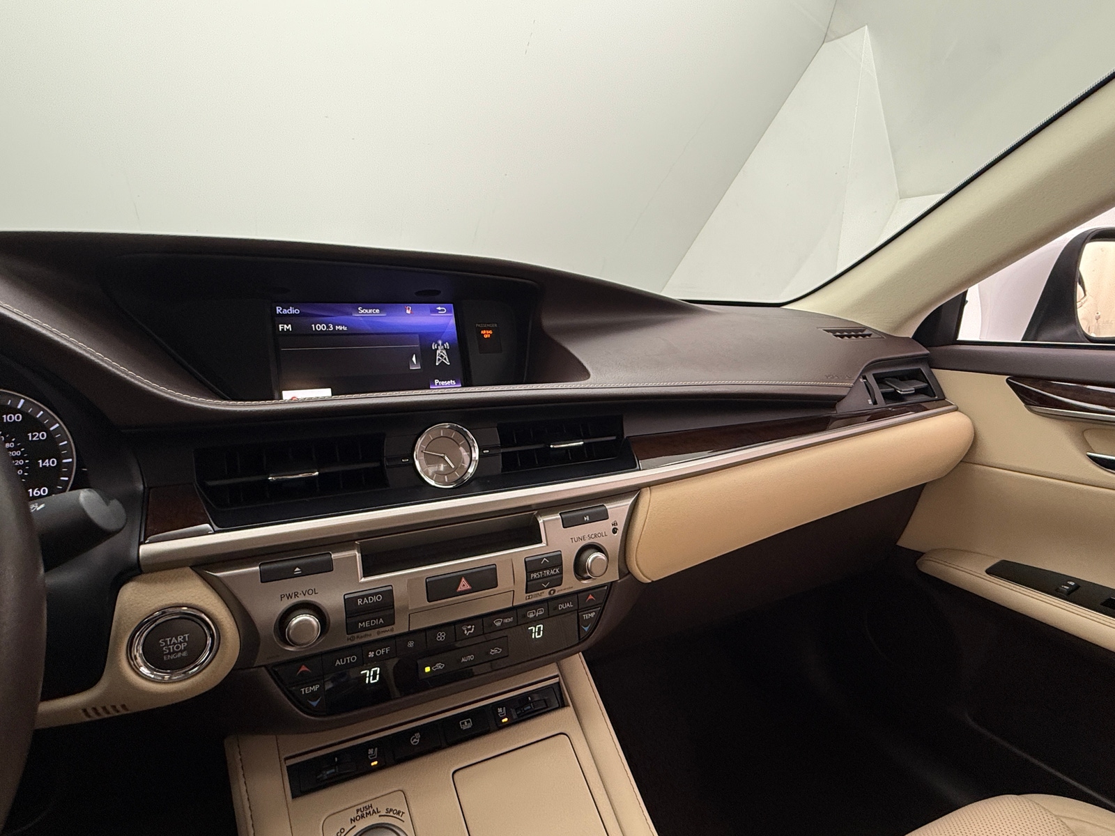 Thumbnail: 2017 Lexus ES - 3