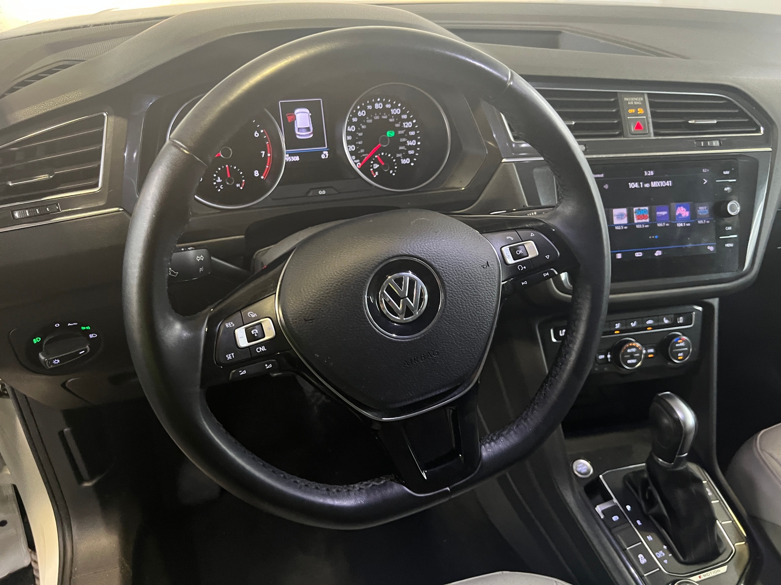 Thumbnail: 2018 Volkswagen Tiguan - 4