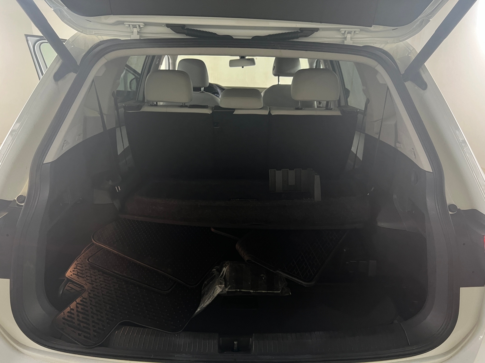Thumbnail: 2018 Volkswagen Tiguan - 6