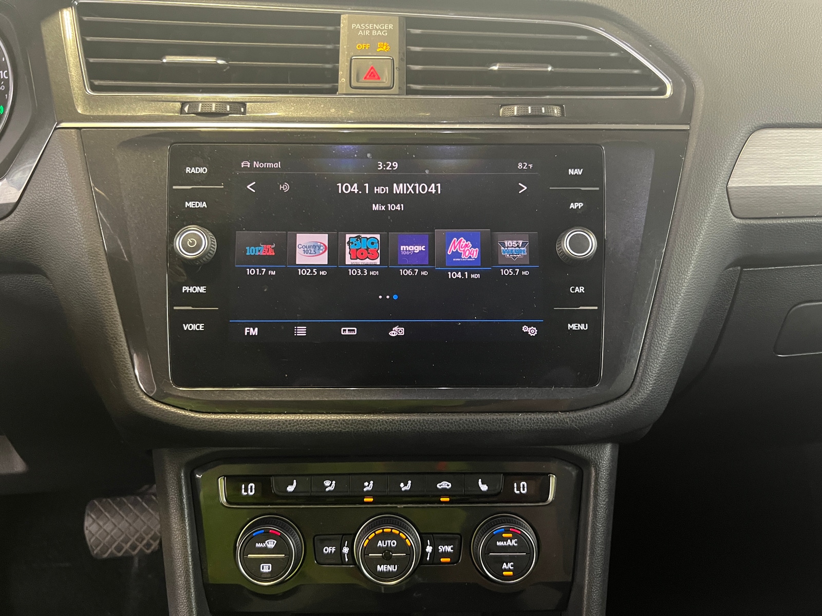 Thumbnail: 2018 Volkswagen Tiguan - 3