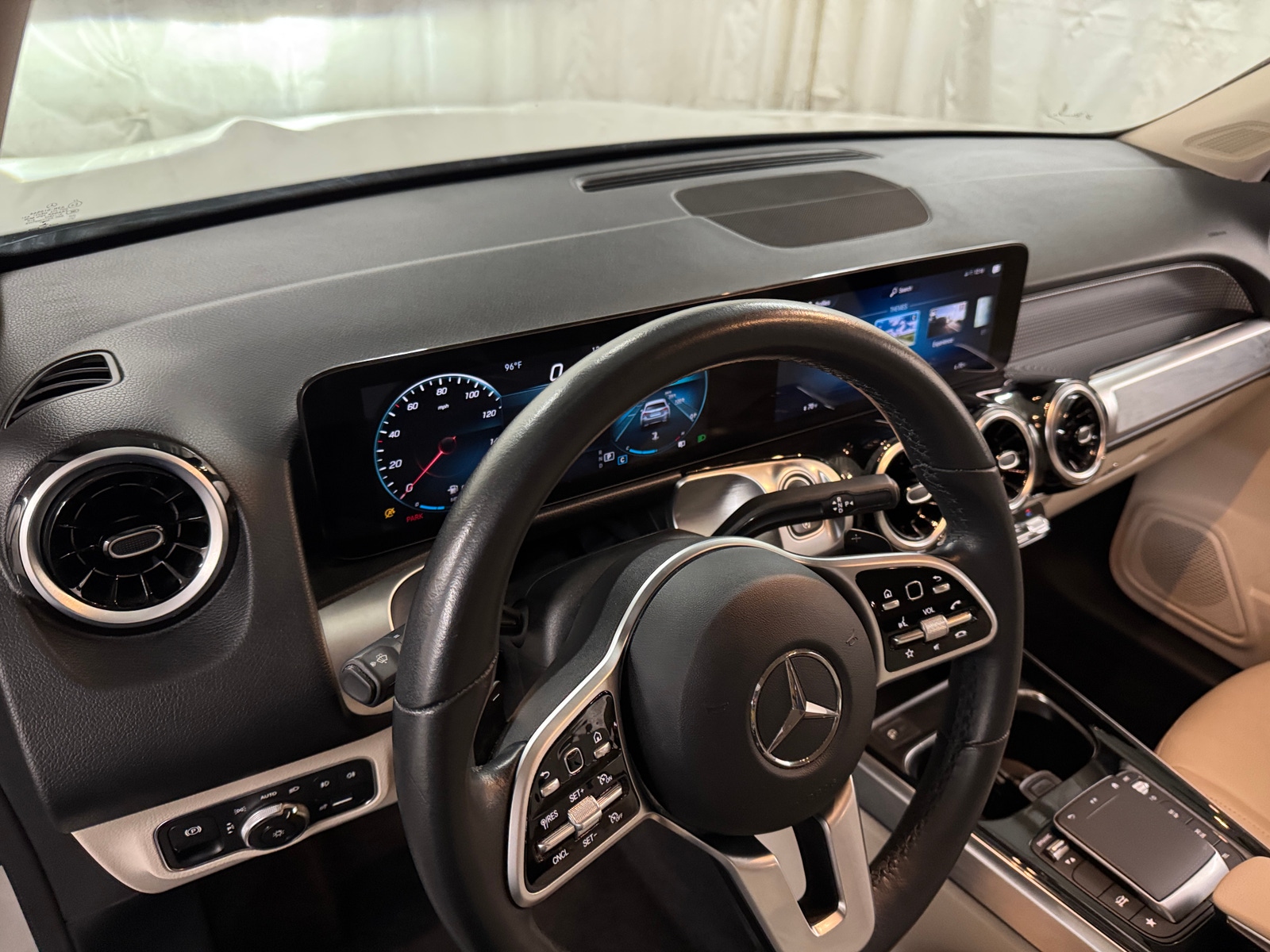 Thumbnail: 2022 Mercedes-Benz GLB - 2