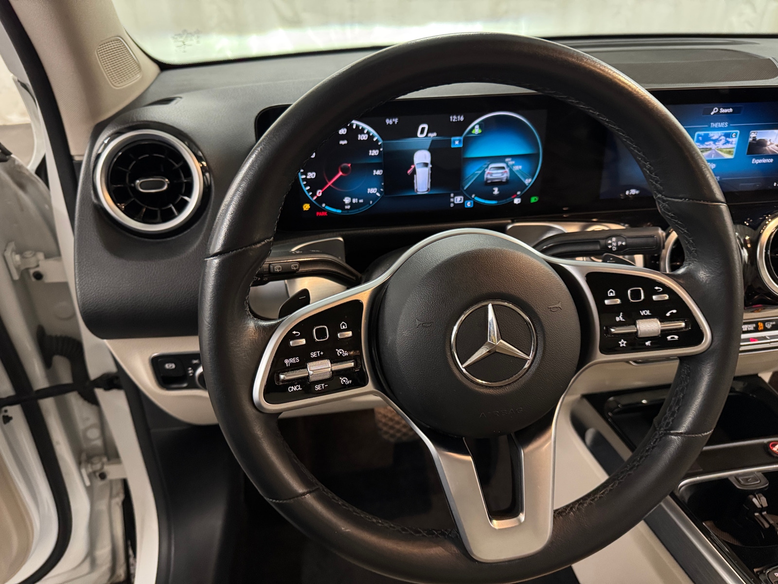 Thumbnail: 2022 Mercedes-Benz GLB - 4