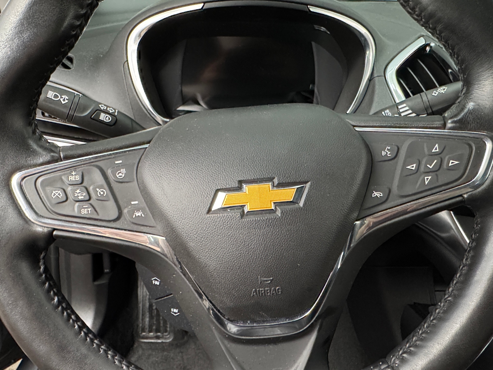 Thumbnail: 2018 Chevrolet Volt - 4