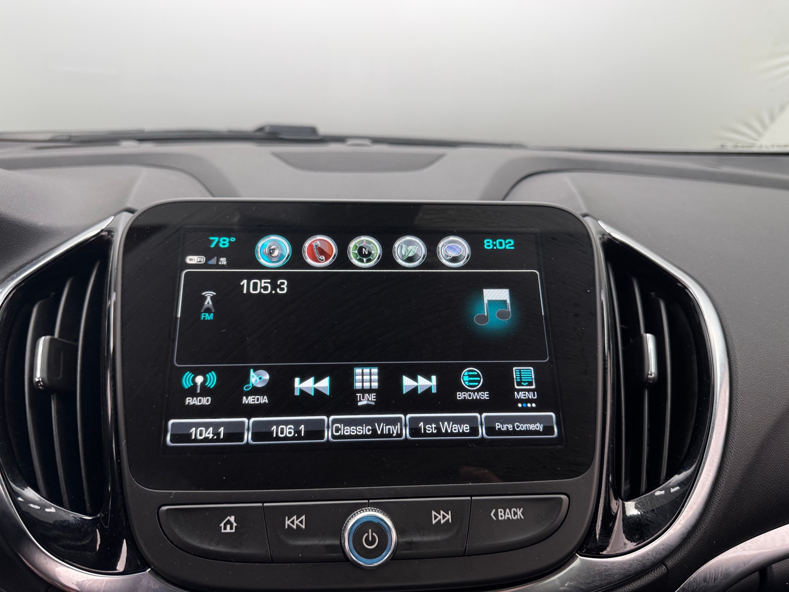 Thumbnail: 2018 Chevrolet Volt - 3