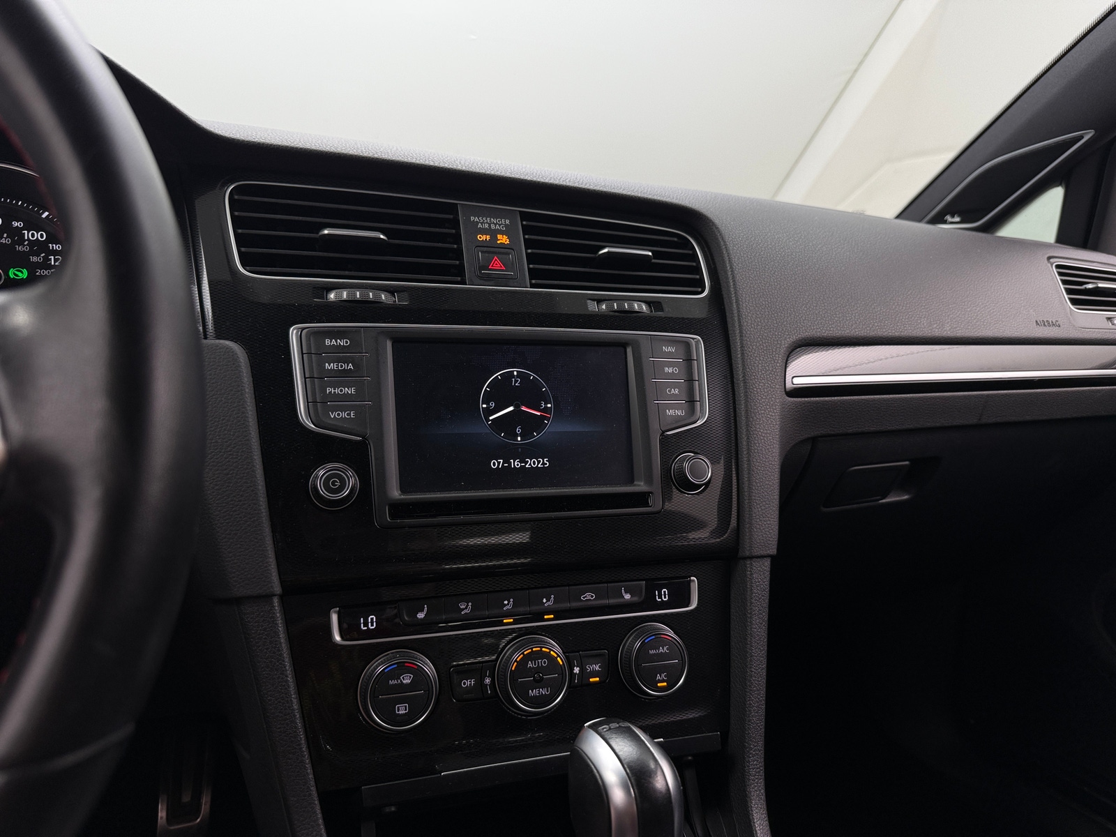 Thumbnail: 2017 Volkswagen Golf - 4