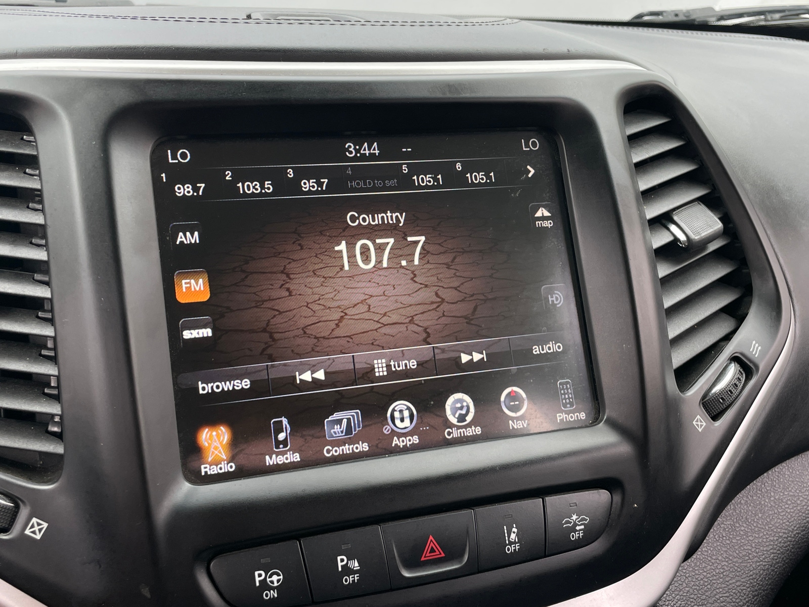 Thumbnail: 2018 Jeep Cherokee - 3