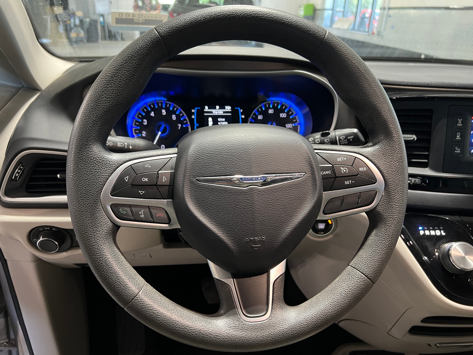 Thumbnail: 2017 Chrysler Pacifica - 5