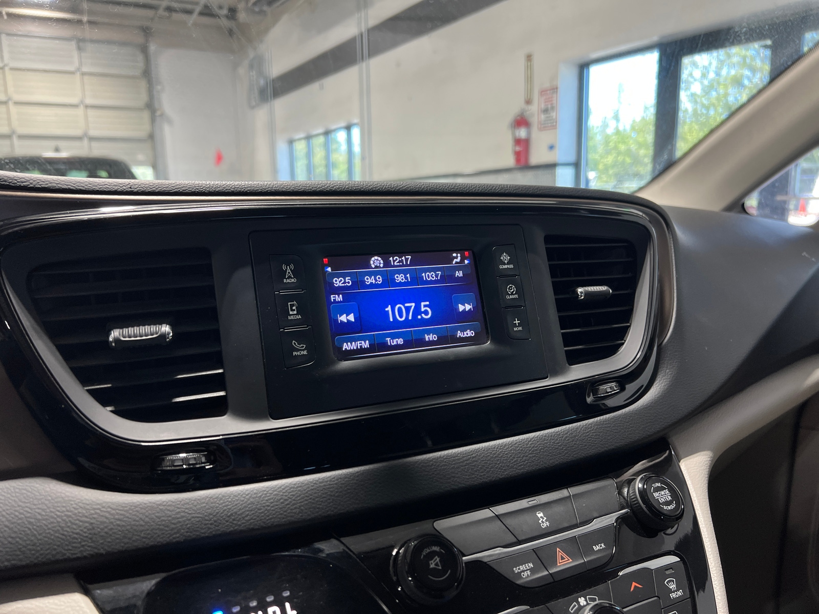 Thumbnail: 2017 Chrysler Pacifica - 4
