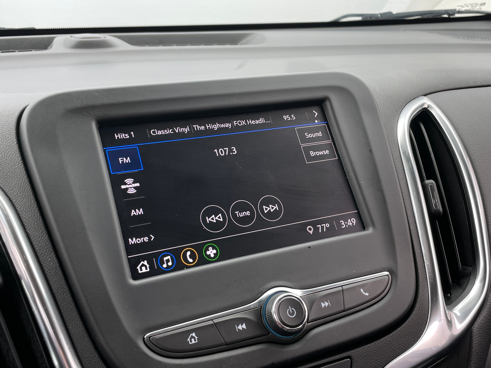 Thumbnail: 2022 Chevrolet Equinox - 4