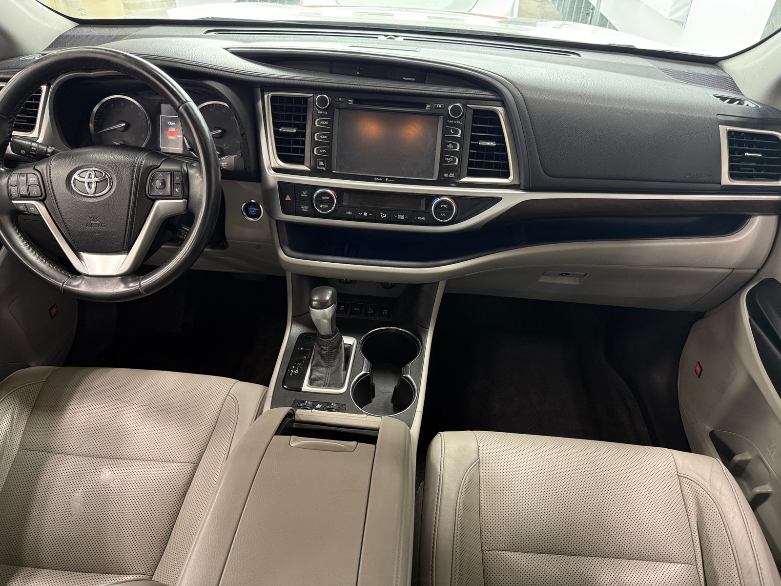 Thumbnail: 2015 Toyota Highlander - 2