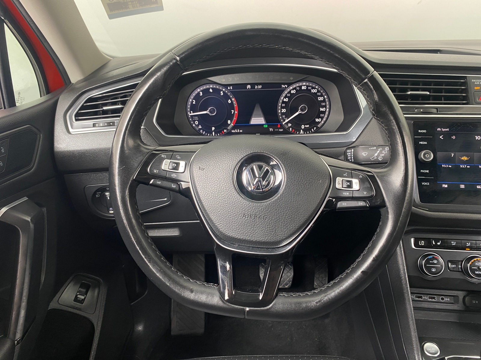 Thumbnail: 2019 Volkswagen Tiguan - 4