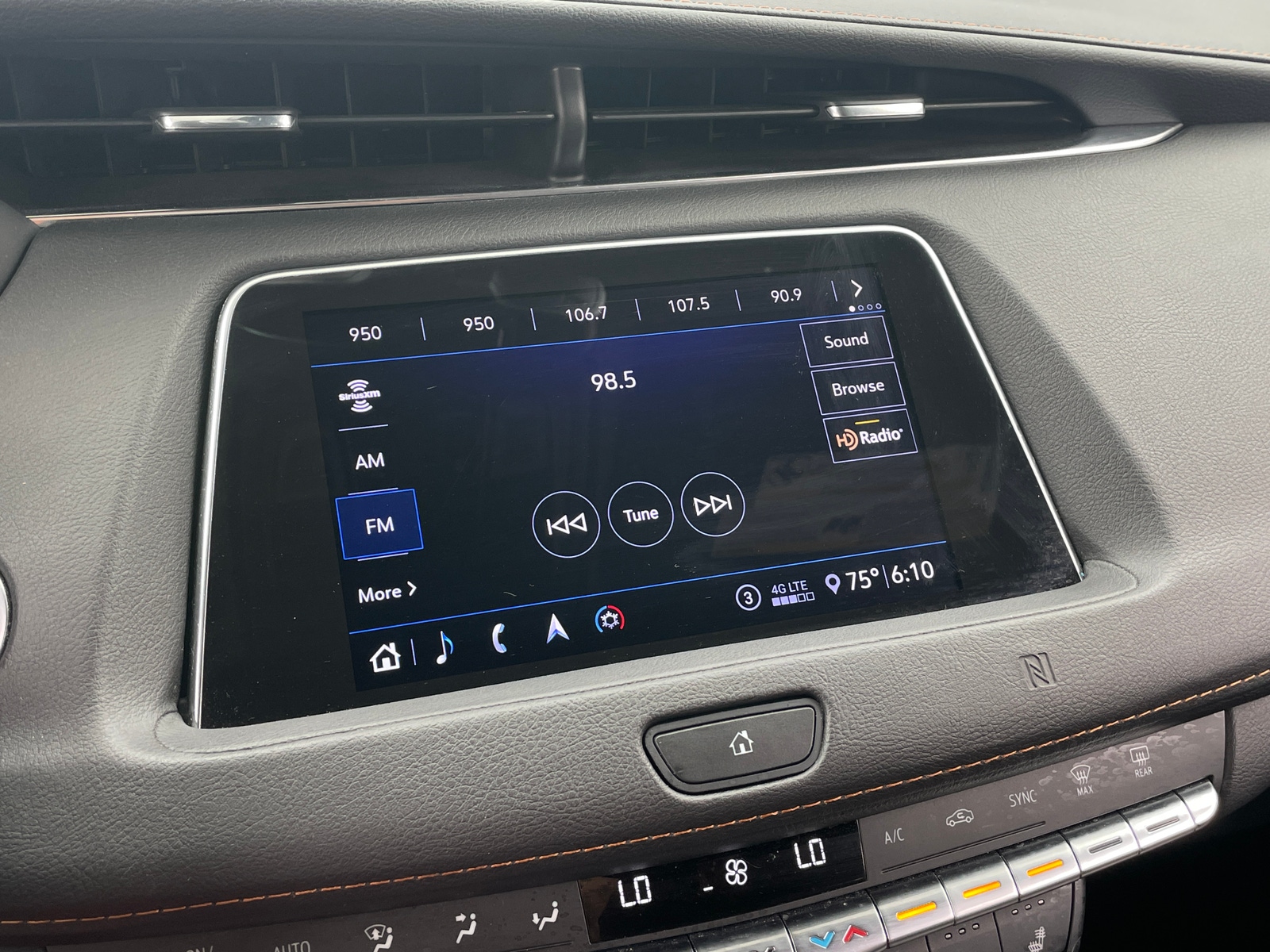 Thumbnail: 2020 Cadillac XT4 - 3