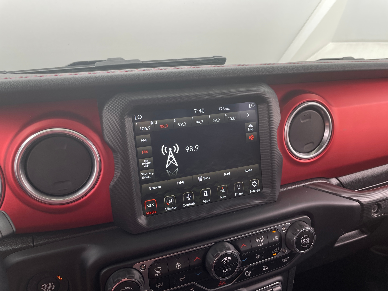 Thumbnail: 2020 Jeep Gladiator - 4
