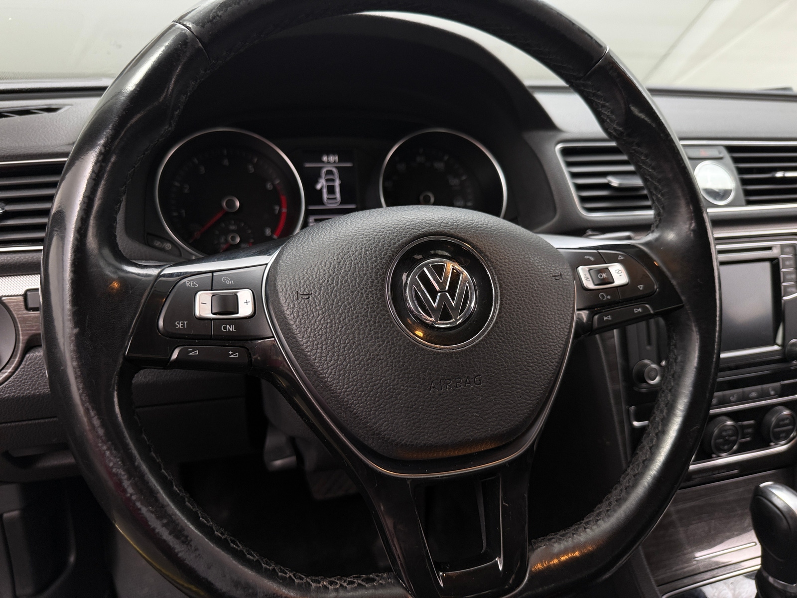 Thumbnail: 2017 Volkswagen Passat - 4