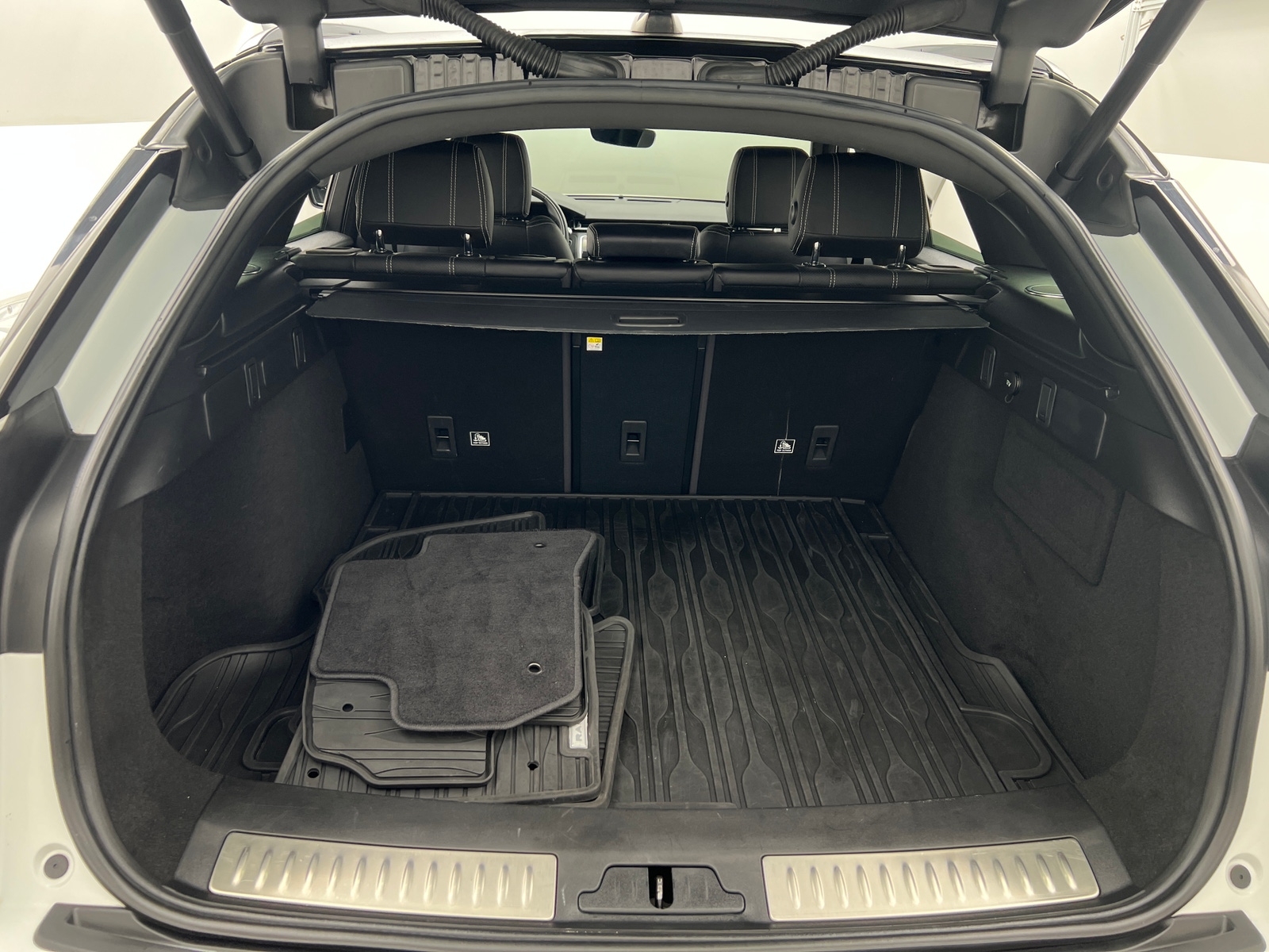 Thumbnail: 2020 Land Rover Range Rover Velar - 6