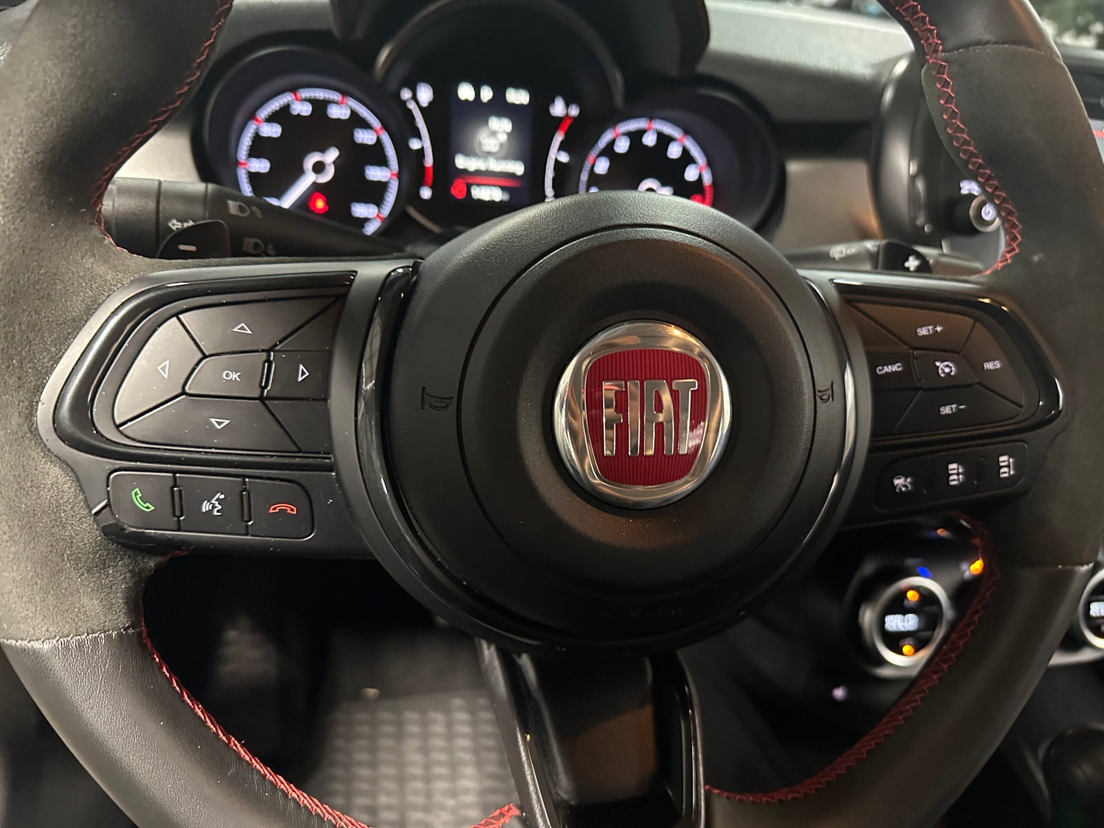 Thumbnail: 2023 Fiat 500X - 5