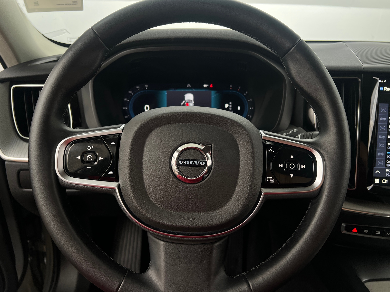 Thumbnail: 2025 Volvo XC60 - 4