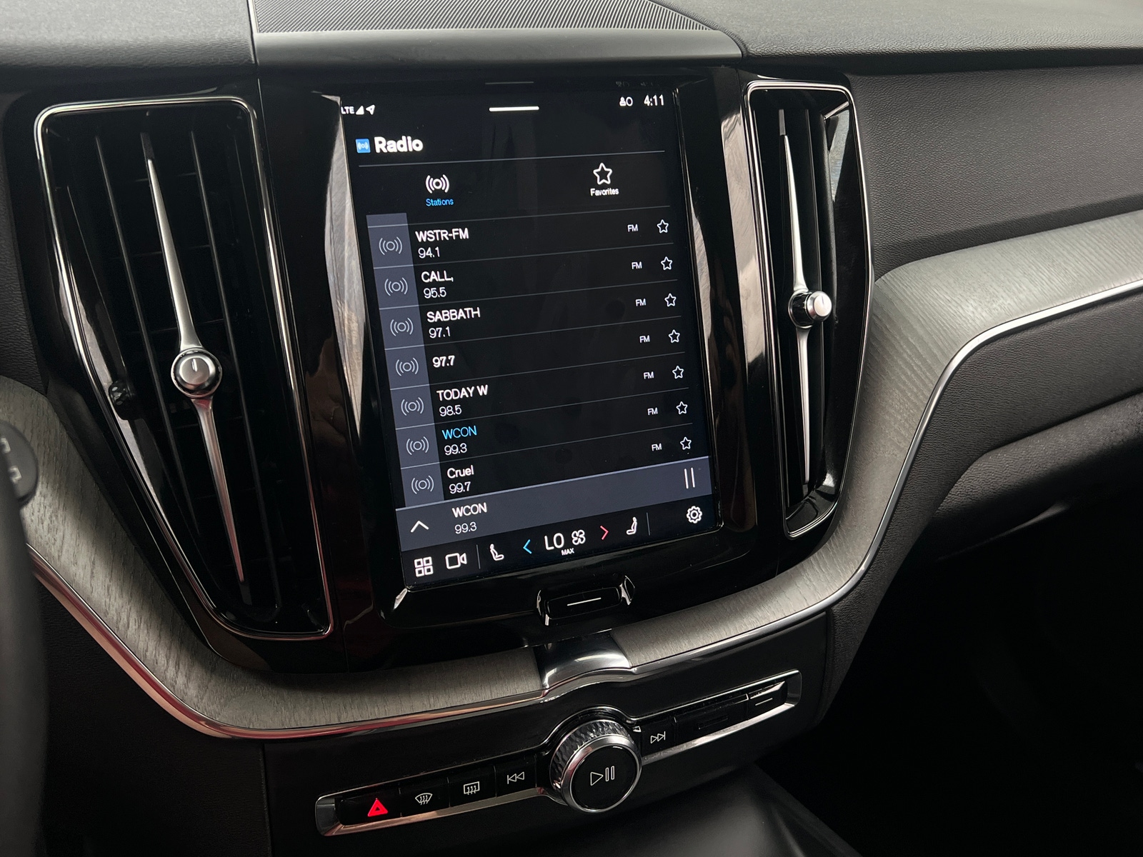 Thumbnail: 2025 Volvo XC60 - 3