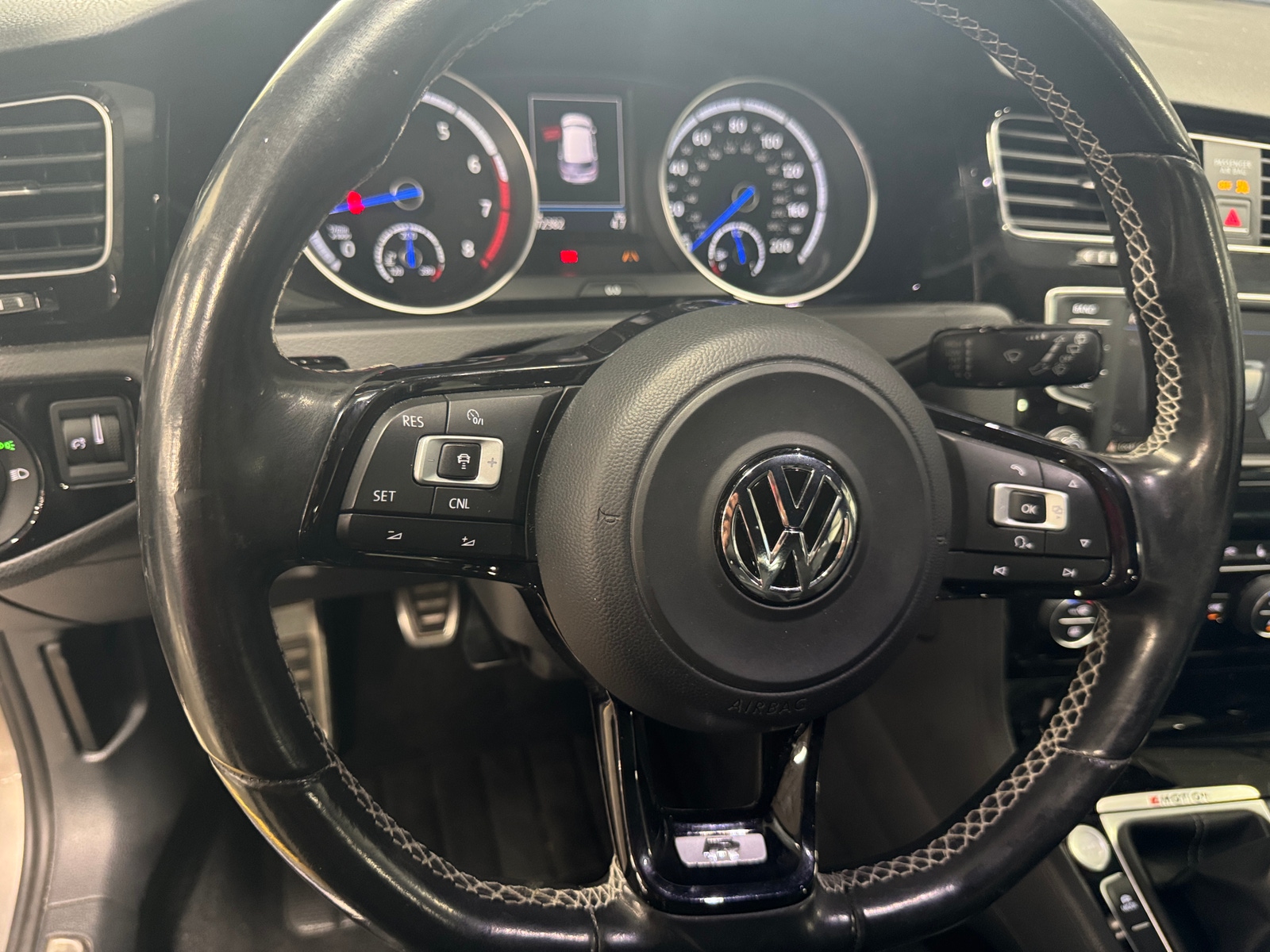 Thumbnail: 2017 Volkswagen Golf - 4